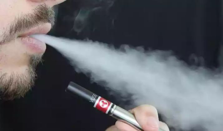 Vape provoca tosse com sangue e homem é internado