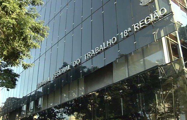 Justiça decide que mulher deve ser indenizada após chefe tocar seus seios