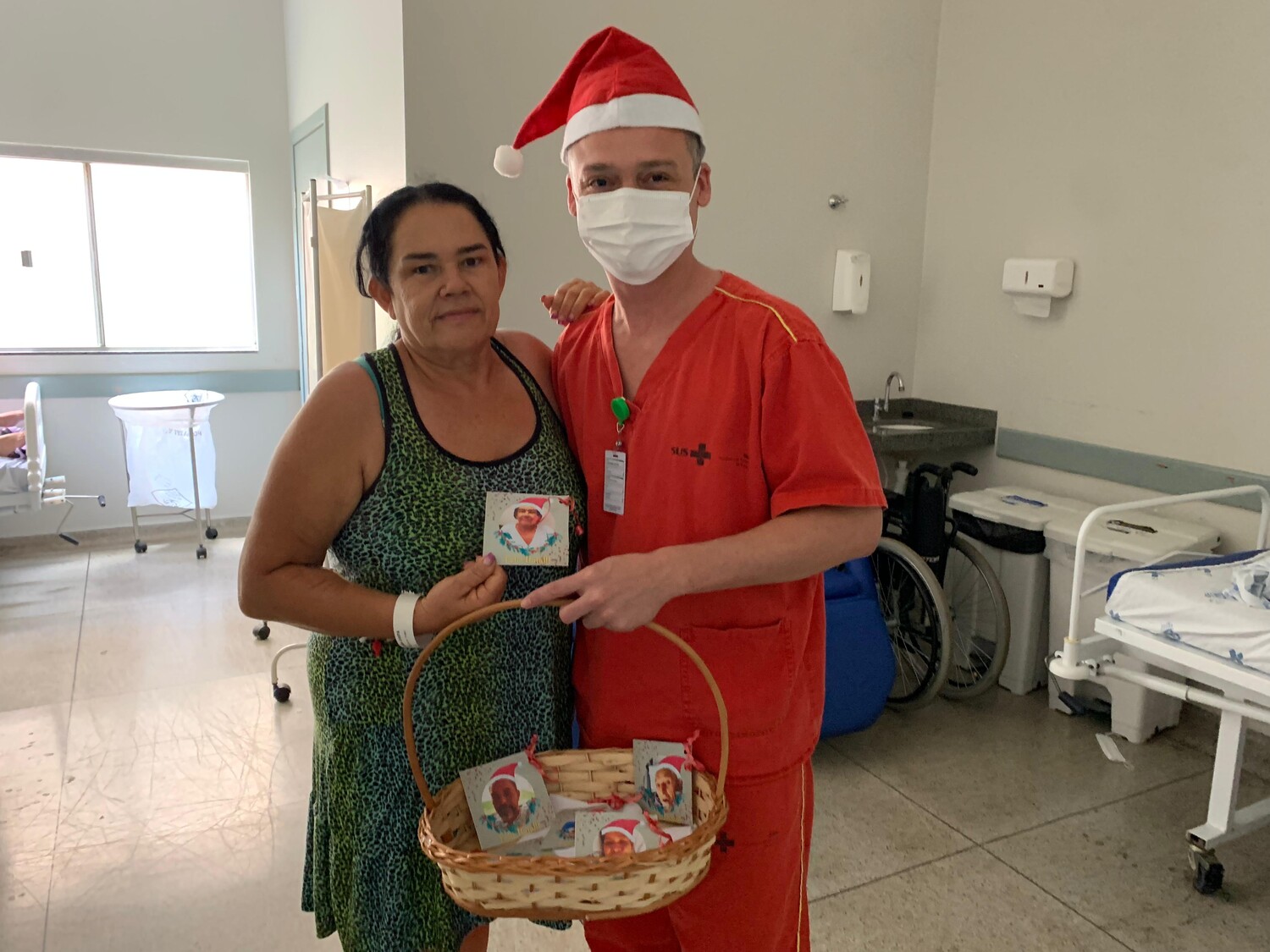 HEL presenteia pacientes com foto personalizada