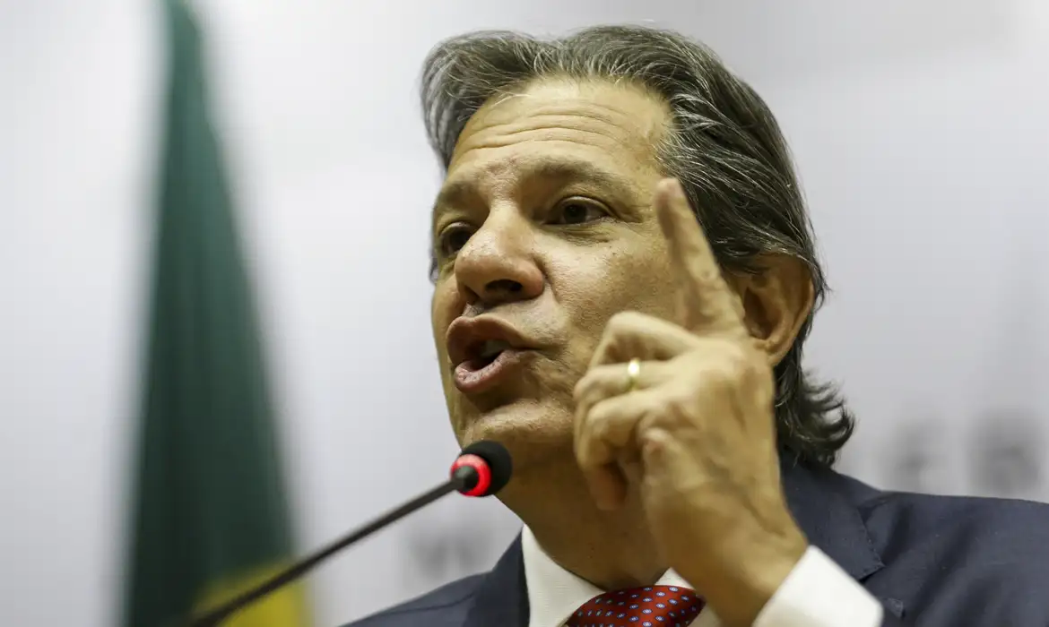 Haddad anuncia MP com reoneração gradual da folha