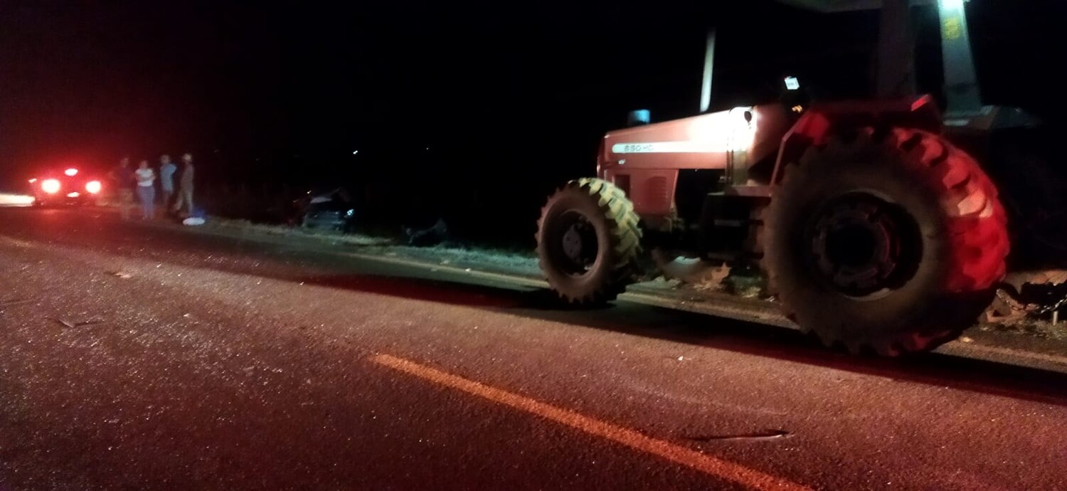 Vítimas são resgatadas em meio as ferragens em acidente na rodovia