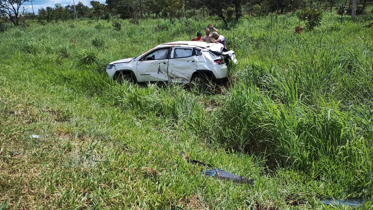 Duas pessoas ficam feridas após batida na BR-040