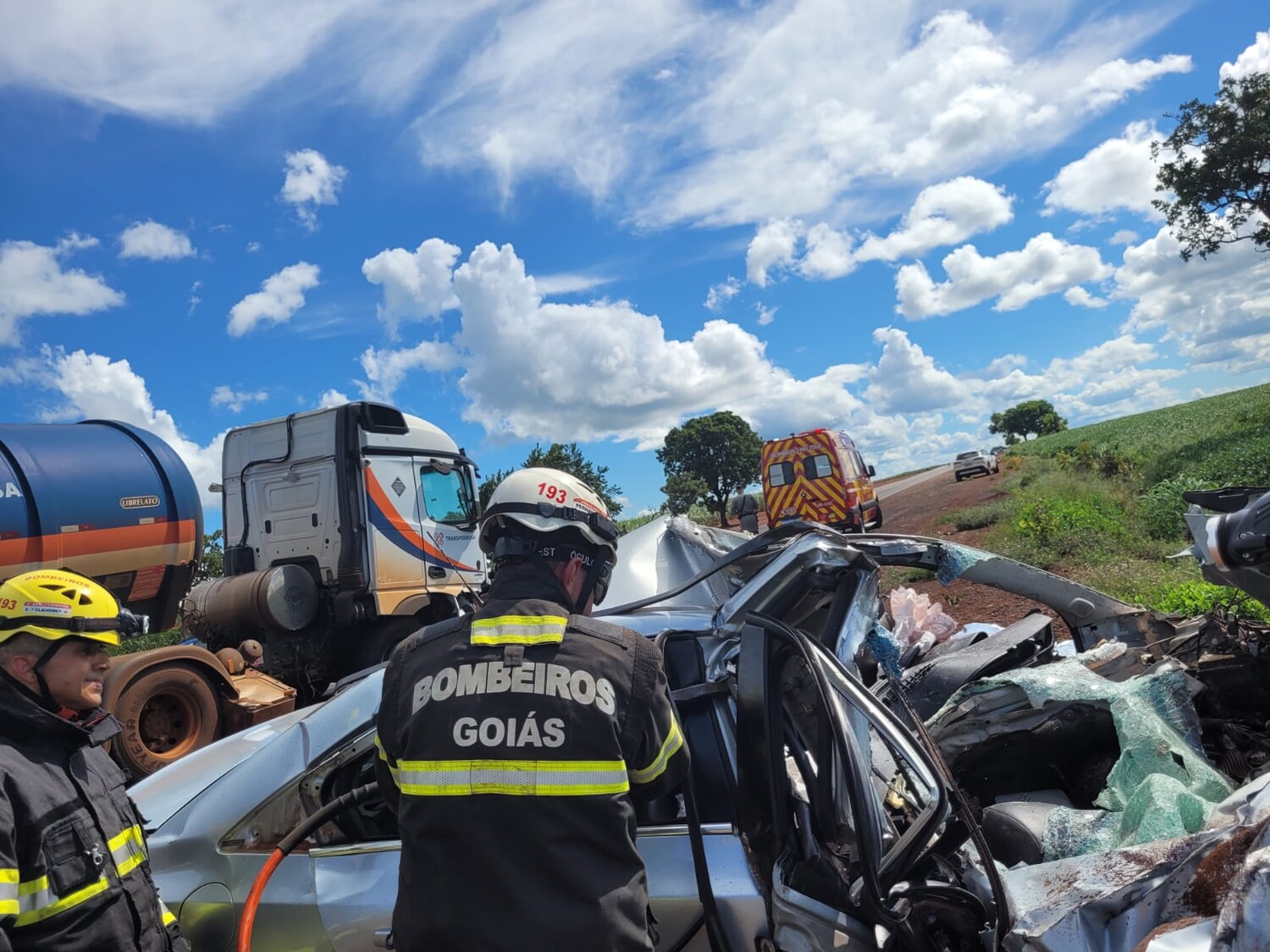 Família morre em acidente na GO-206