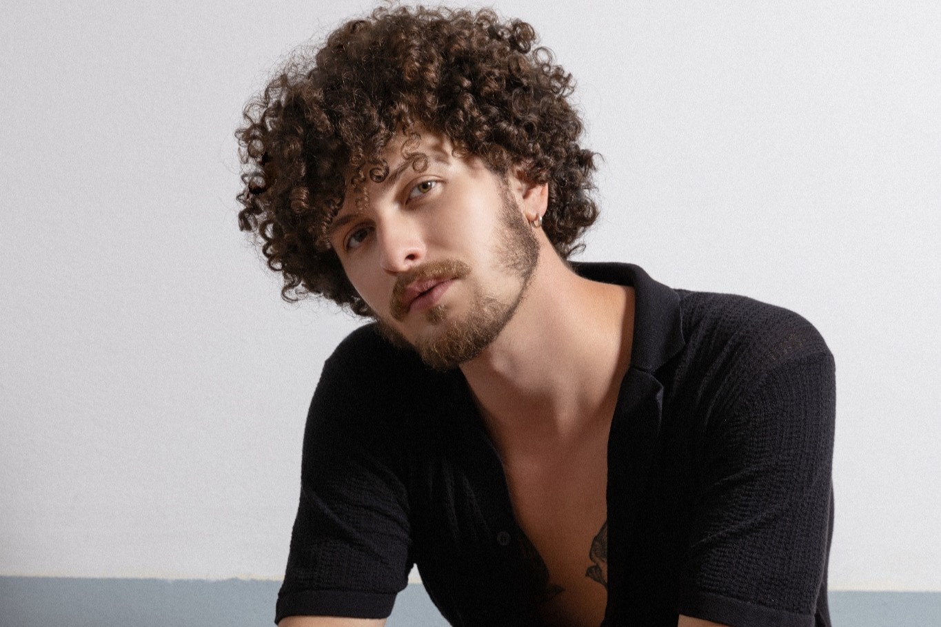 Bryan Behr estreia música "De Todos os Amores" em nova novela da Globo