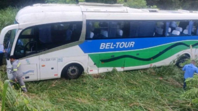 Acidente com ônibus deixa 25 feridos na Rio-Santos