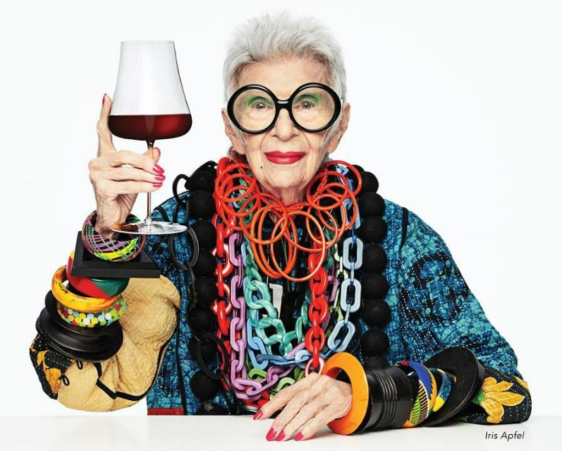 Ícone da Moda, Iris Apfel, Morre aos 102 Anos