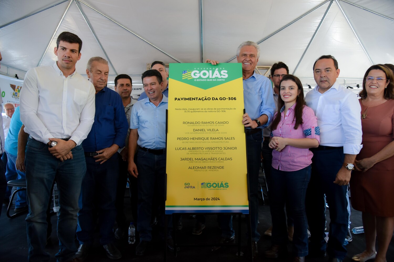 Caiado inaugura pavimentação de trechos das GOs 306 e 341