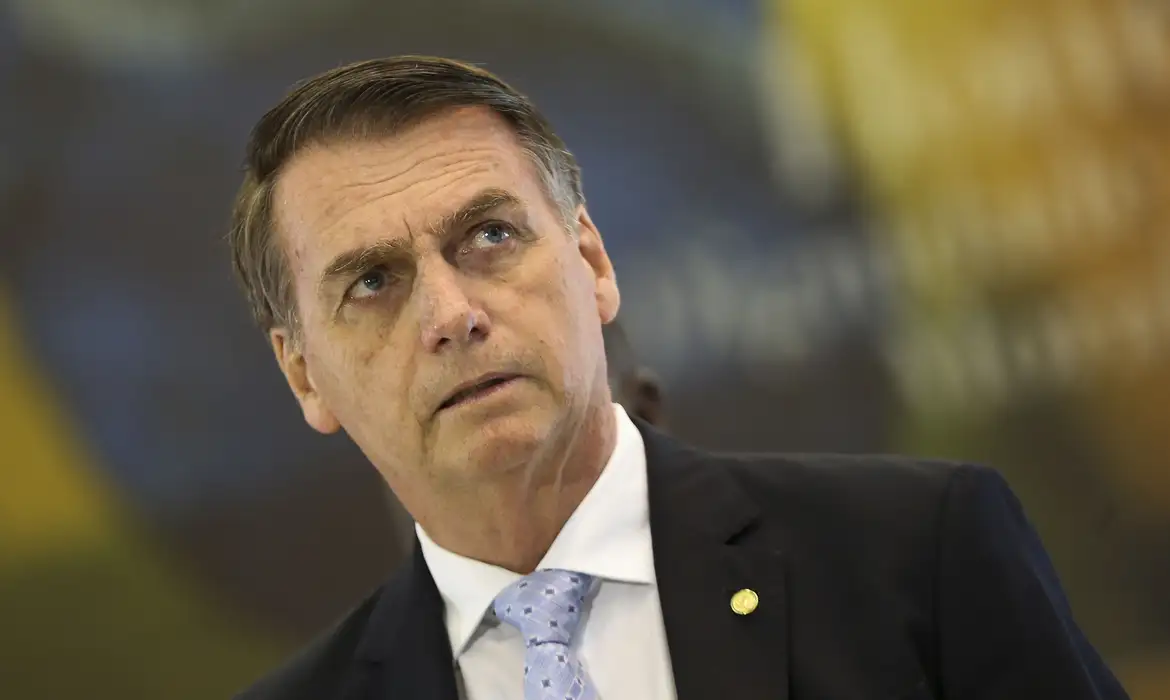 Bolsonaro e mais 16 são indiciados por fraude em cartão de vacinação