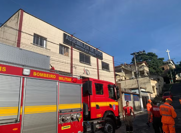 Igreja pega fogo após mulher esquecer frango em forno