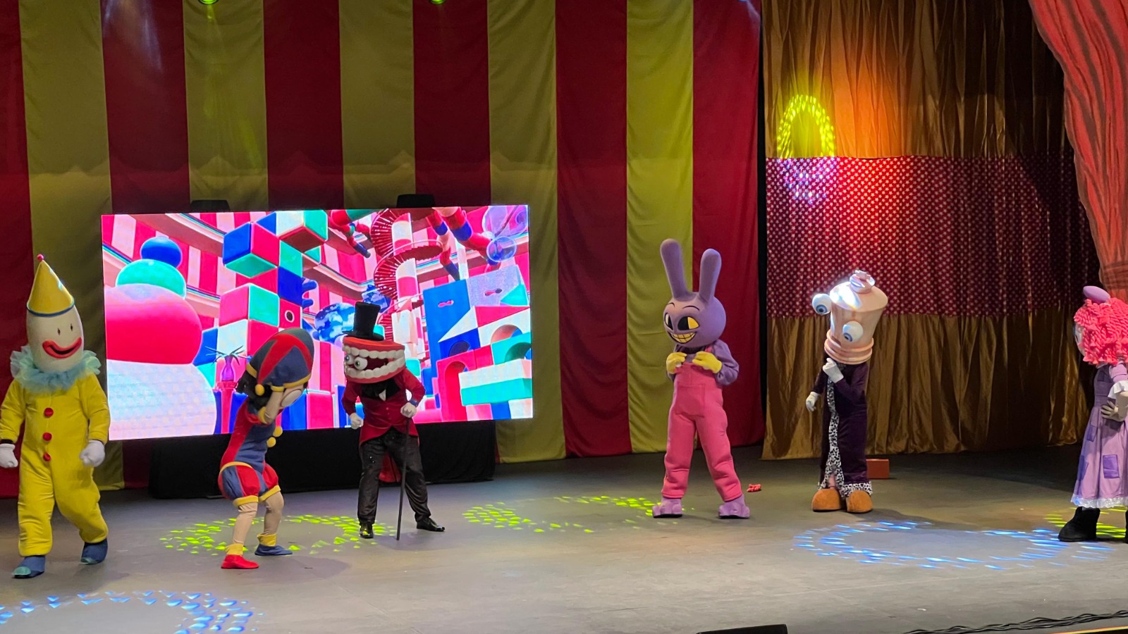 “O Incrível Digital Circus no Teatro" traz sua turminha de amigos para Goiânia