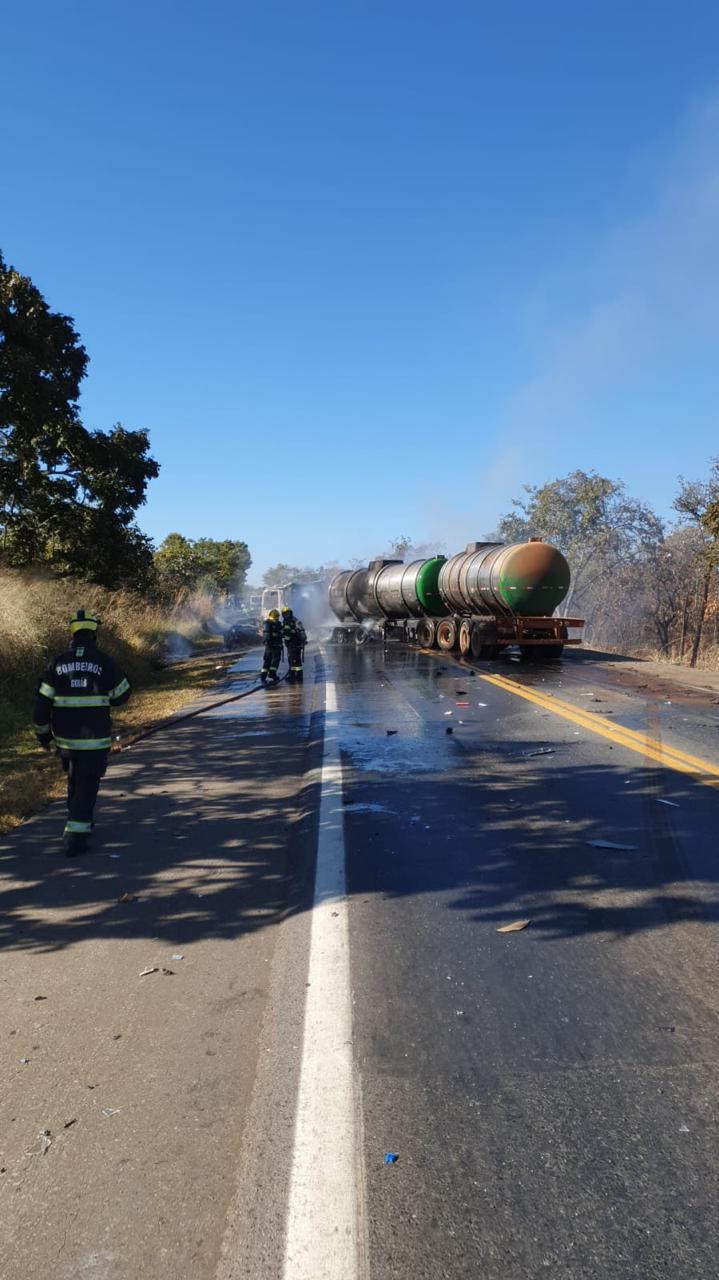 Duas pessoas morrem carbonizadas em acidente na BR-040