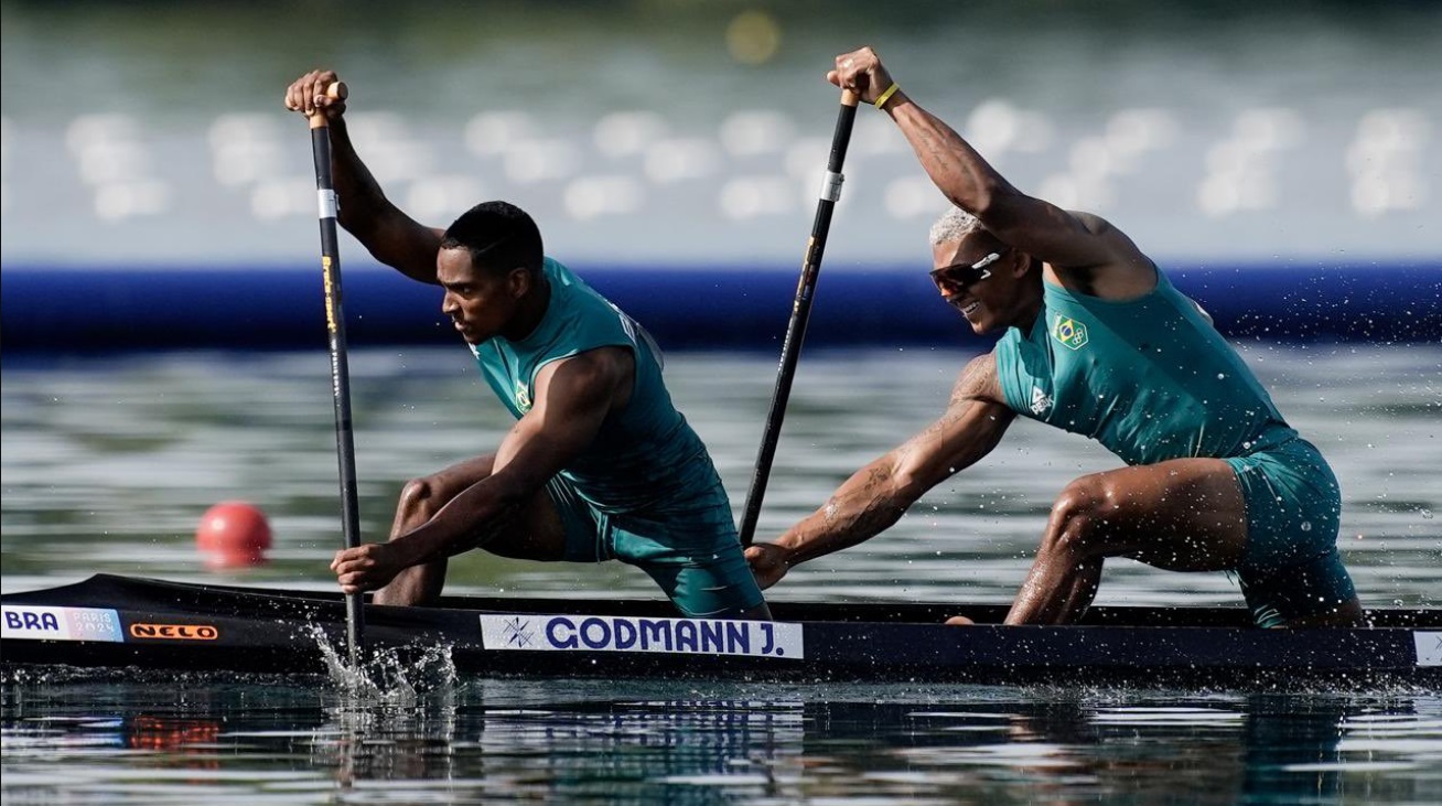 Isaquias Queiroz e Jacky Godmann avançam para as semifinais da canoagem C2