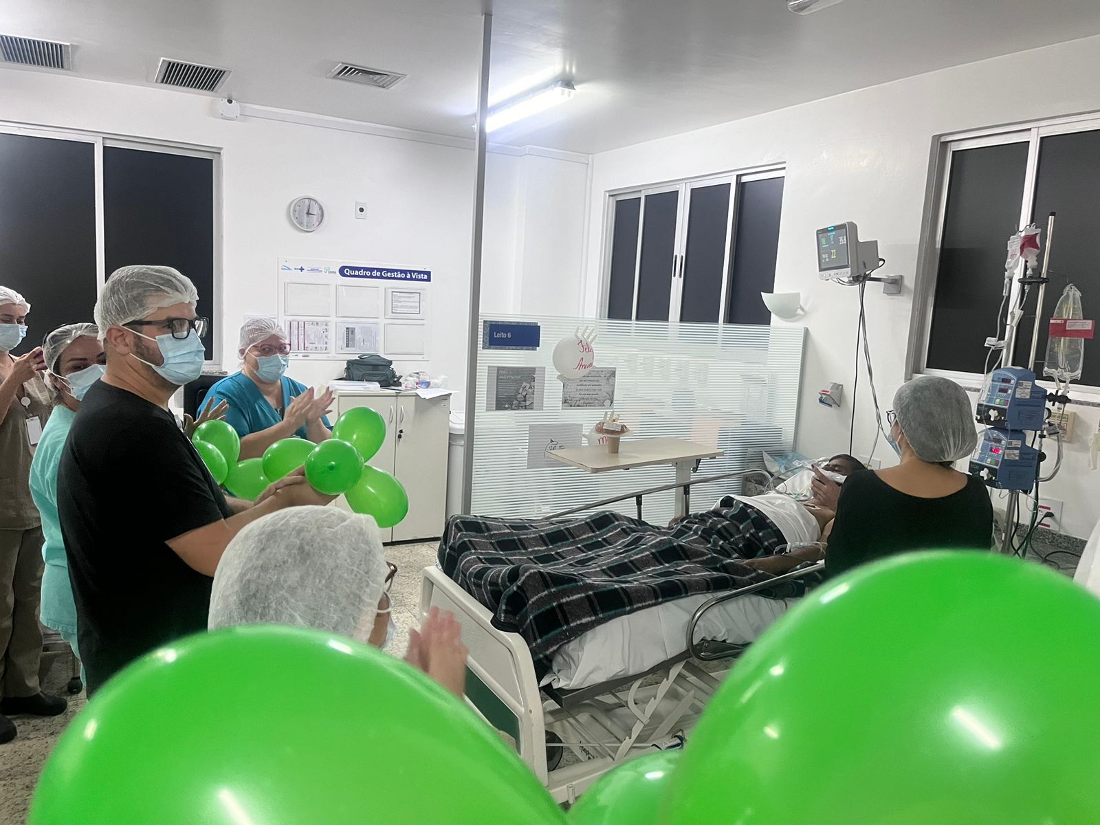 Heapa celebra aniversário de paciente na UTI com momento especial