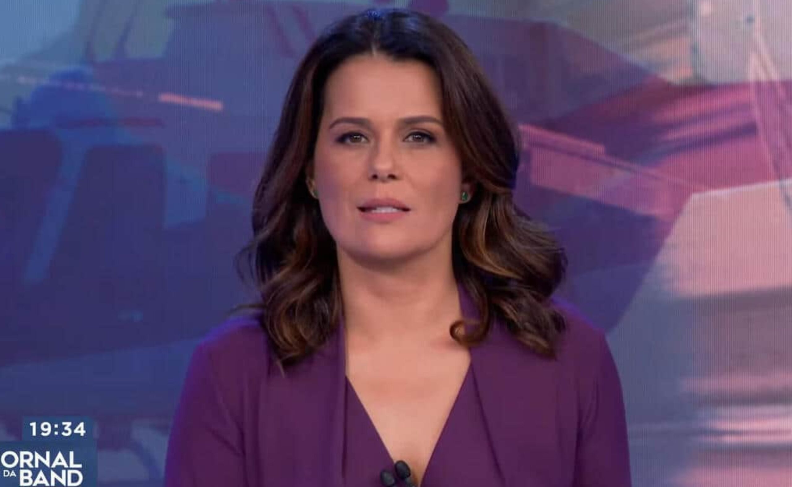 Adriana Araújo passa mal ao vivo e é substituída às pressas no Jornal da Band