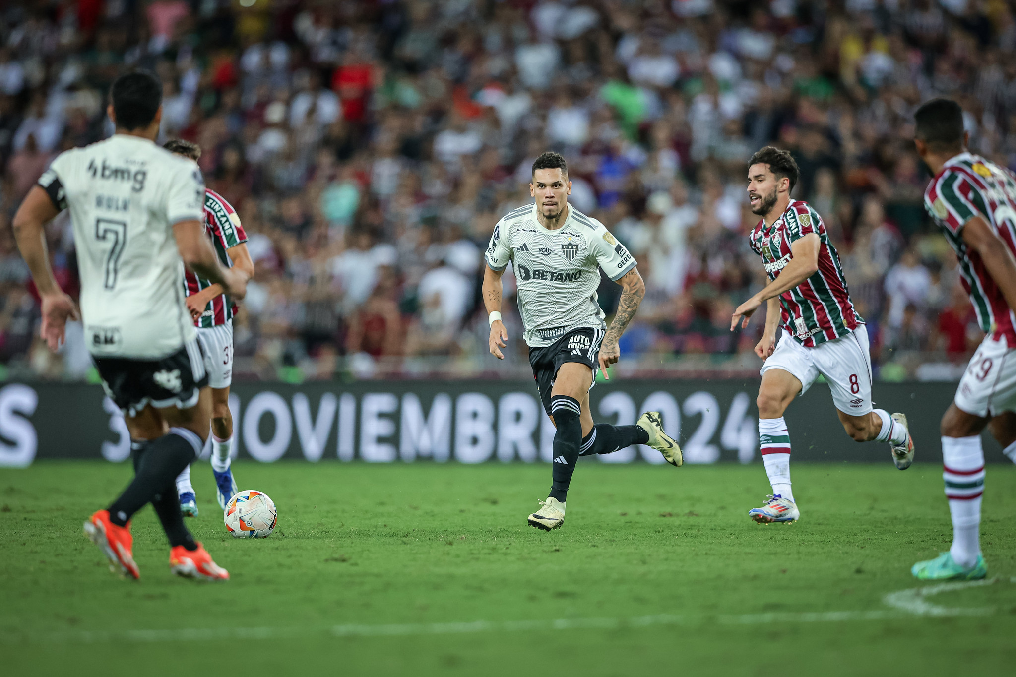 Atlético-MG e Fluminense disputam vaga para às semis