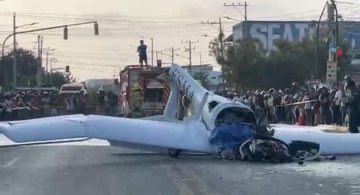 Avião cai em pista movimentada no Equador, e duas pessoas morrem