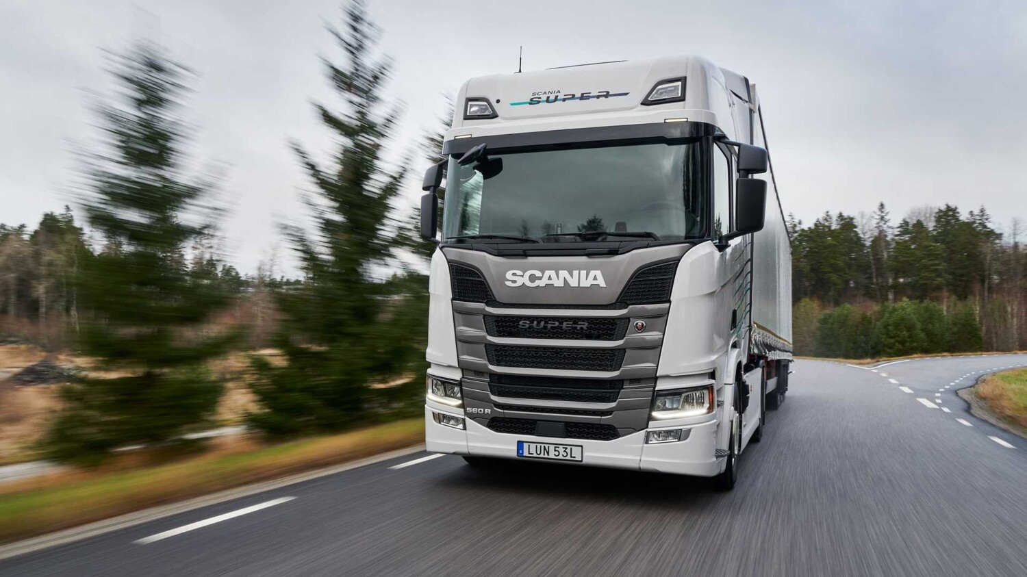 Scania lança linha de caminhões Super com trem de força mais eficiente