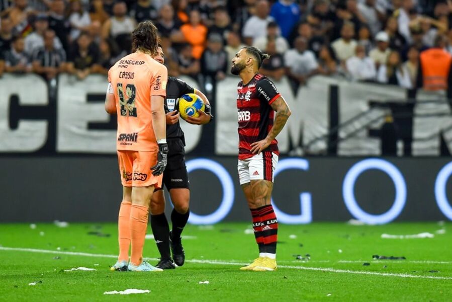 Flamengo e Corinthians buscam título da Copa do Brasil no Maracanã