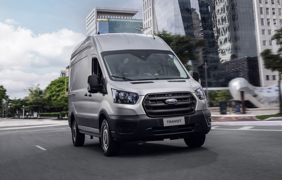 Ford Transit 2023 terá versões automática, chassi e elétrica