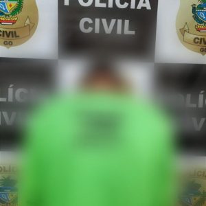 Suspeito de agredir companheira com socos, chutes e pauladas é preso, em Planaltina