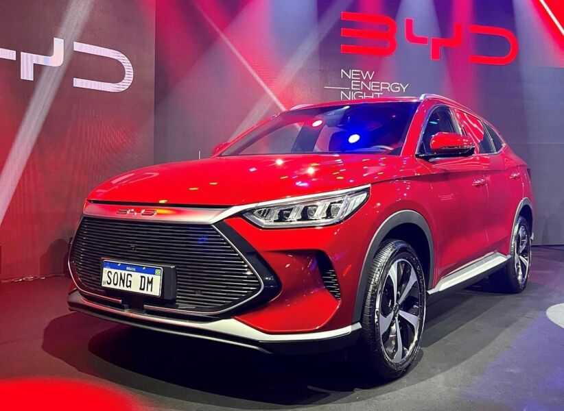 BYD lança dois SUVs médios híbrido plug-in e elétrico no Brasil