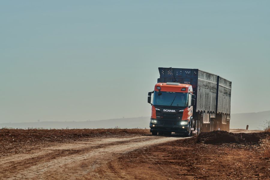 Scania mostra nova linha de caminhões P8/Euro 6 na Agrishow 2023