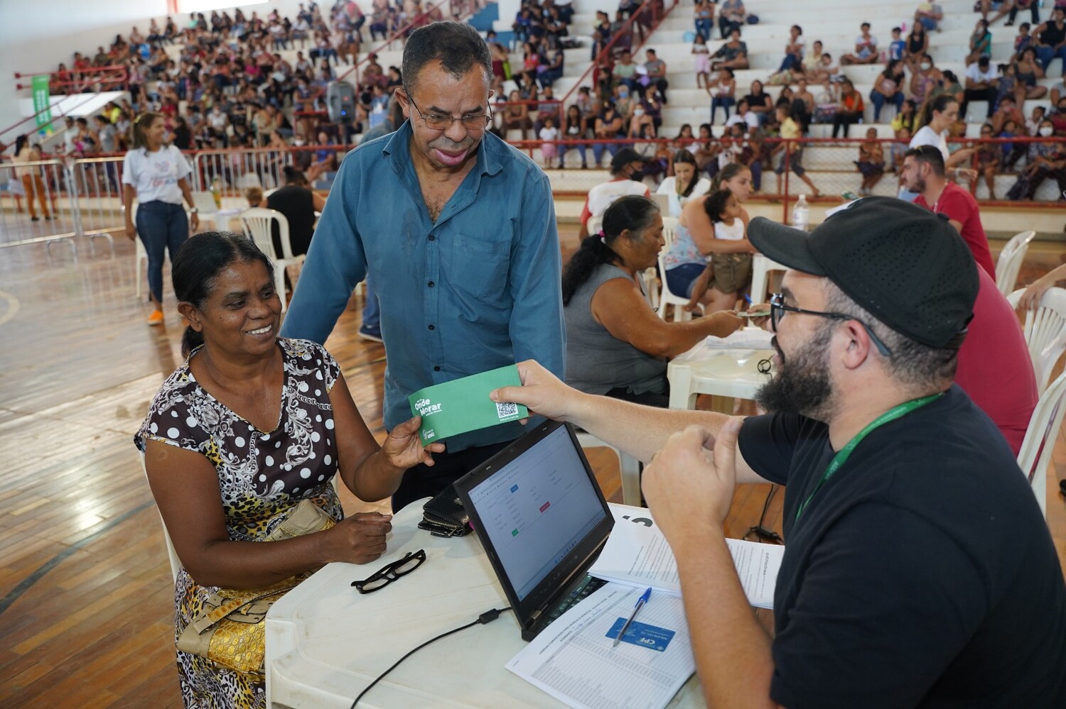 Governo de Goiás entrega novos cartões do Aluguel Social em Anápolis