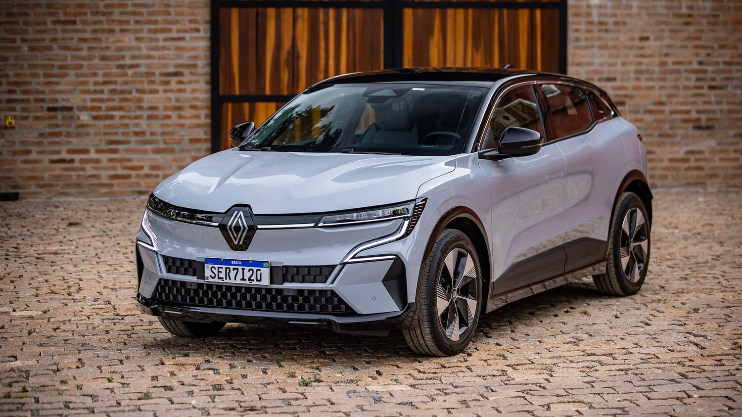 Renault lança o Megane E-Tech 100% elétrico por R$ 279.900