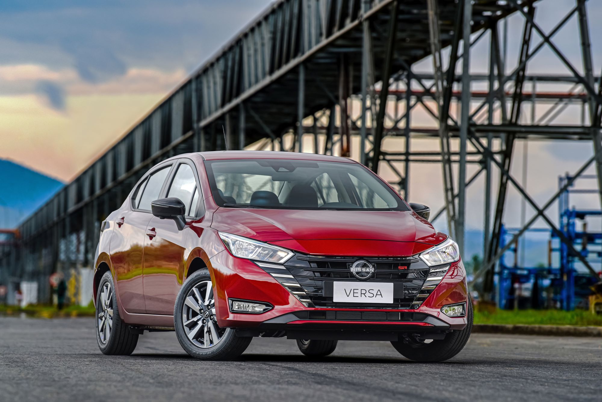 Nova versão SR reforça a linha 2025 do Nissan Versa