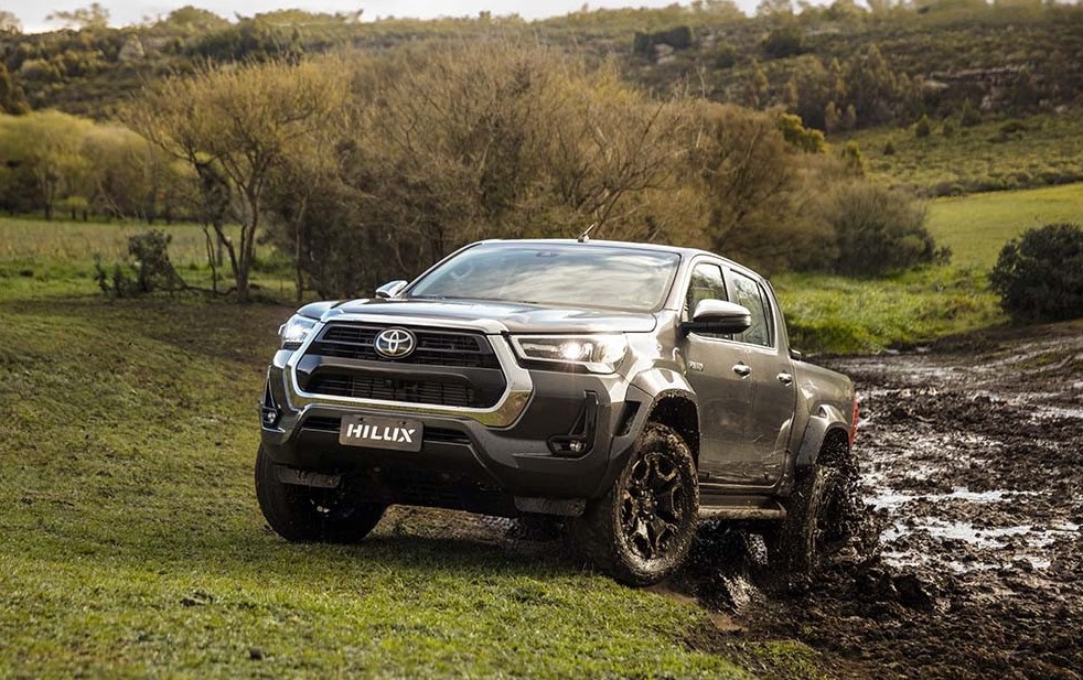 Toyota Hilux e SW4 2025 com novidades no motor, câmbio e nos recursos segurança