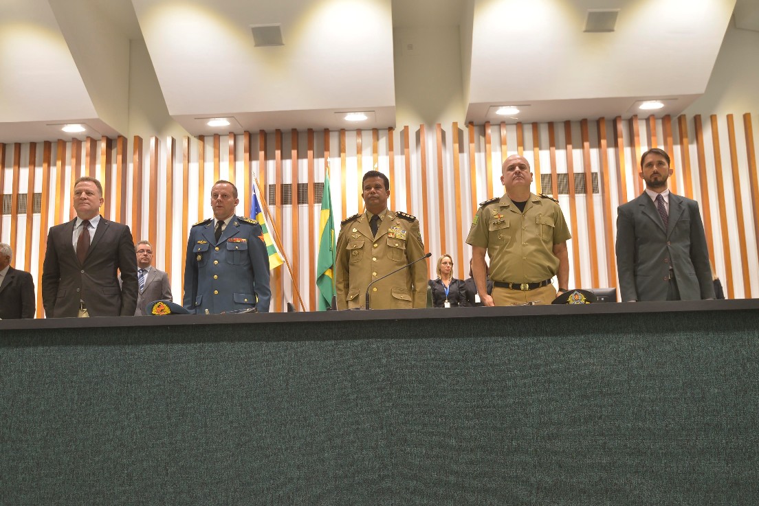 Coronel Adailton faz Sessão especial ao Dia Nacional do Bombeiro Militar