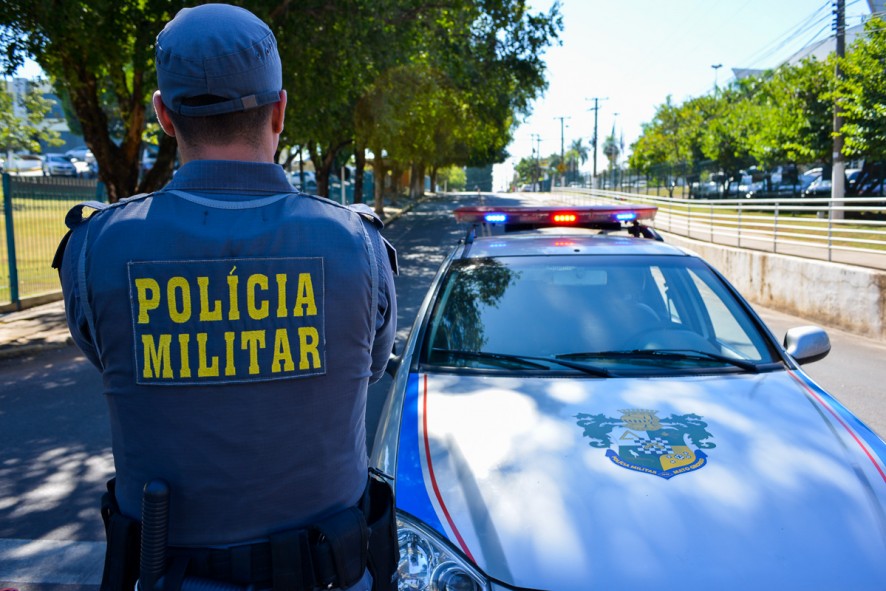 PM é flagrado se masturbando dentro do carro