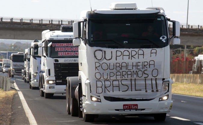 Paralisação dos caminhoneiros chega ao 9° dia