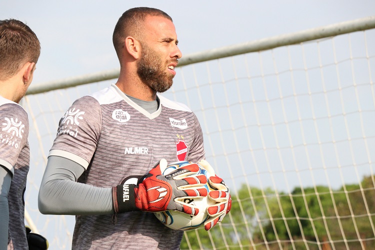 Goleiro quer aproveitar nova oportunidade