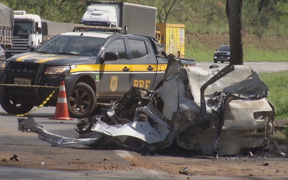 Motorista morre após bater de frente com caminhão na BR-040