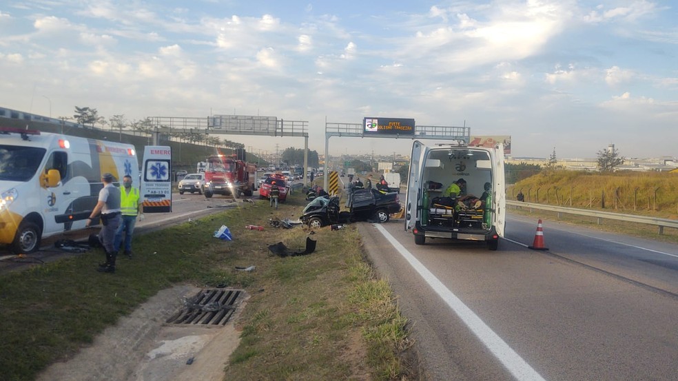 Casal de idosos é atropelado ao atravessar pista para ver corpo de sobrinha que morreu em acidente em SP