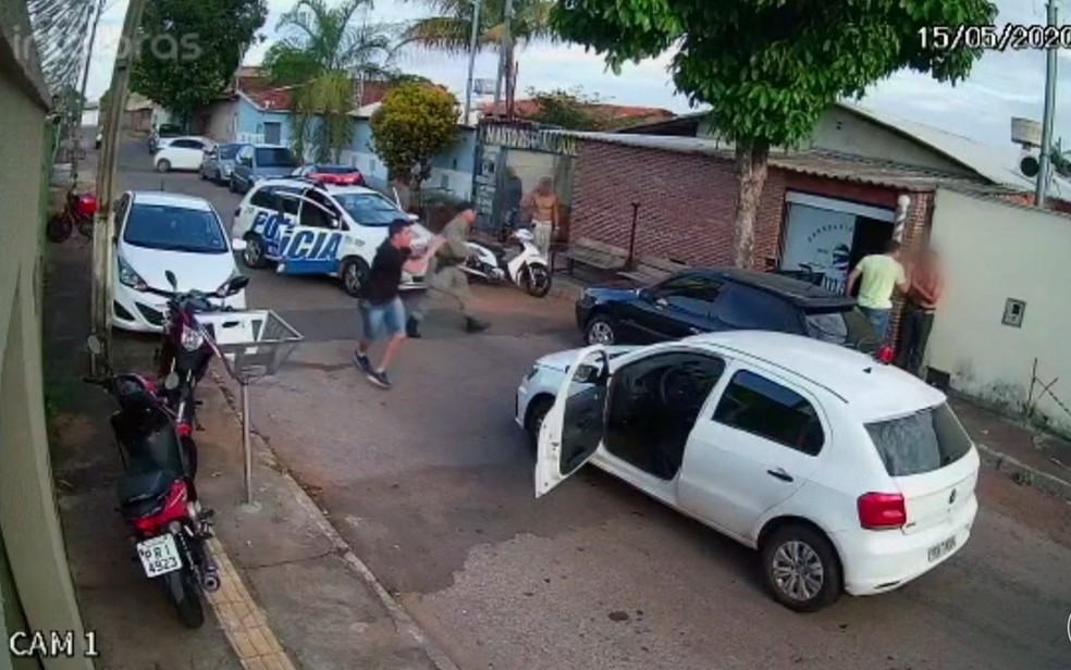 Jovem aponta que foi agredido em abordagem policial