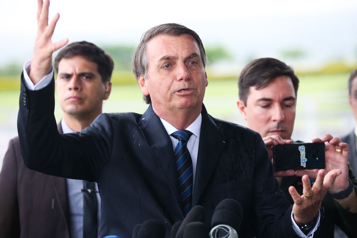 Bolsonaro pede que Congresso amplie posse e porte de armas