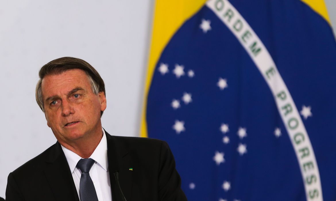 Bolsonaro sugere ação contra governadores que não cortarem ICMS sobre combustível