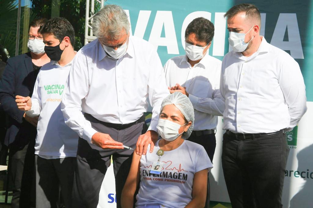 Caiado e Mendanha iniciam campanha de vacinação em Aparecida de Goiânia