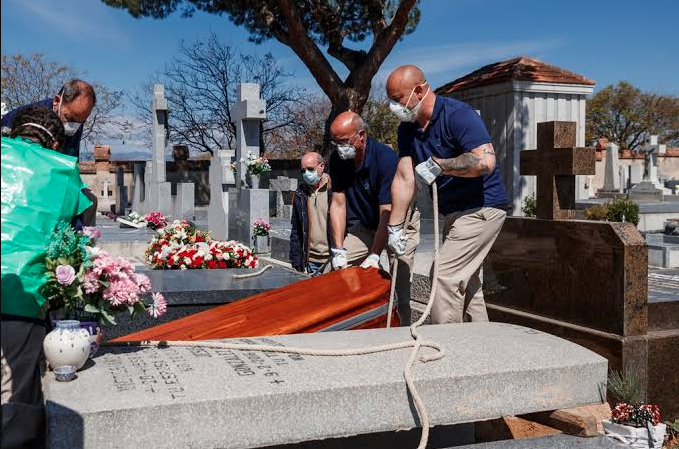 Funerárias reduzirão preço de enterro para vítimas de Covid-19