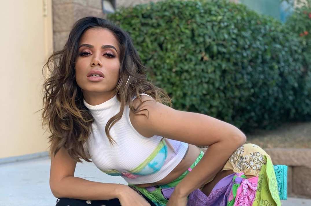 Anitta é internada com intoxicação alimentar no Rio de Janeiro