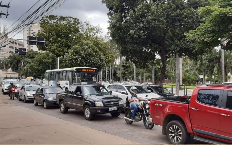 Grupo organiza carreata contra o fechamento do comércio em Goiás