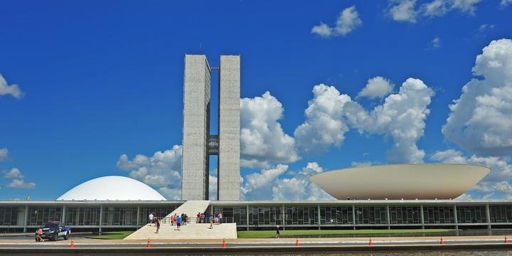 Salário mínimo e vetos presidenciais estão na pauta do Congresso desta terça-feira