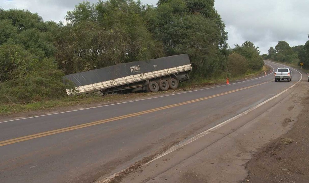 Suspeito de matar companheira morre em acidente