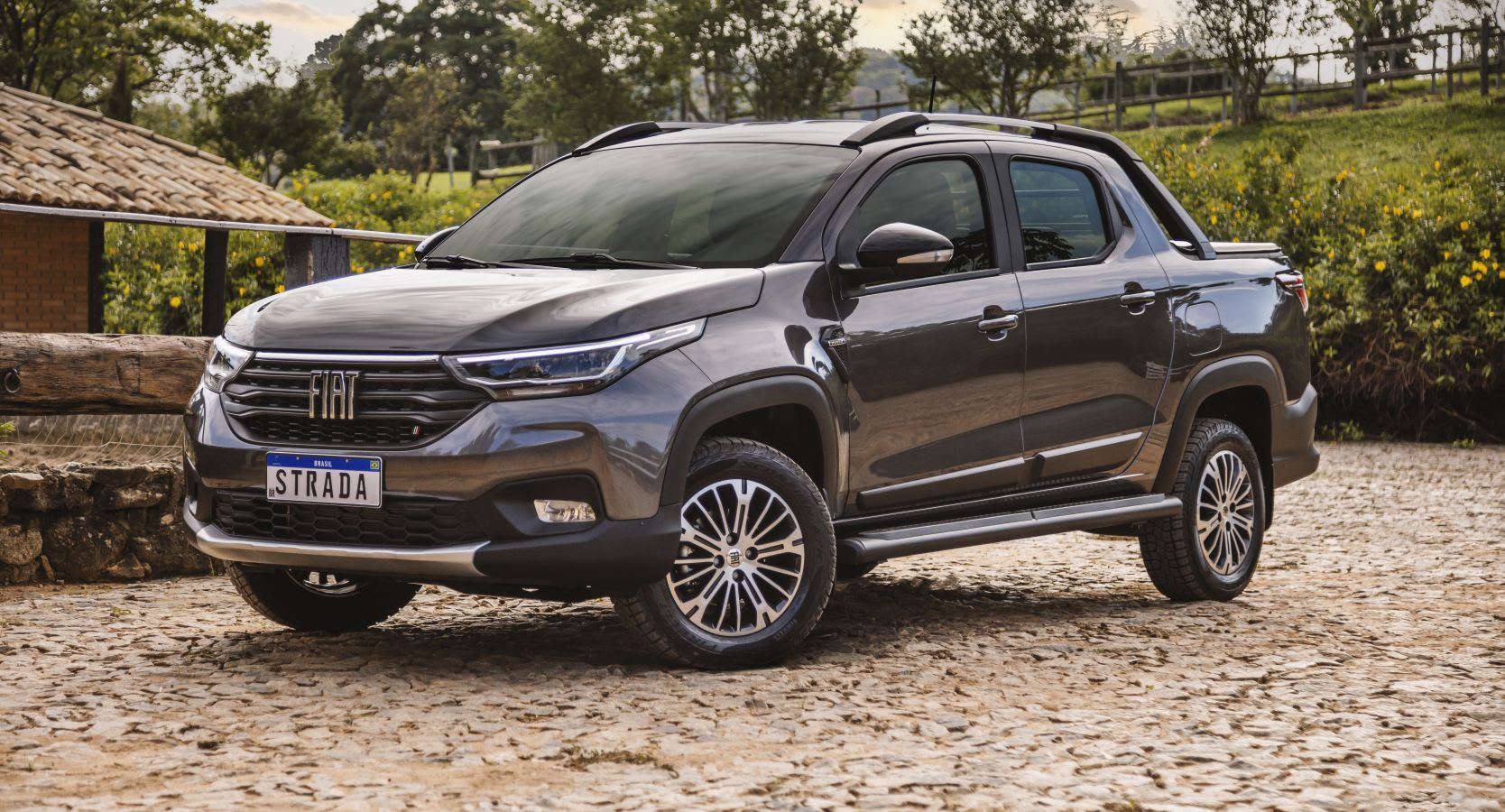 Fiat Strada estreia câmbio automático CVT e nova versão Ranch