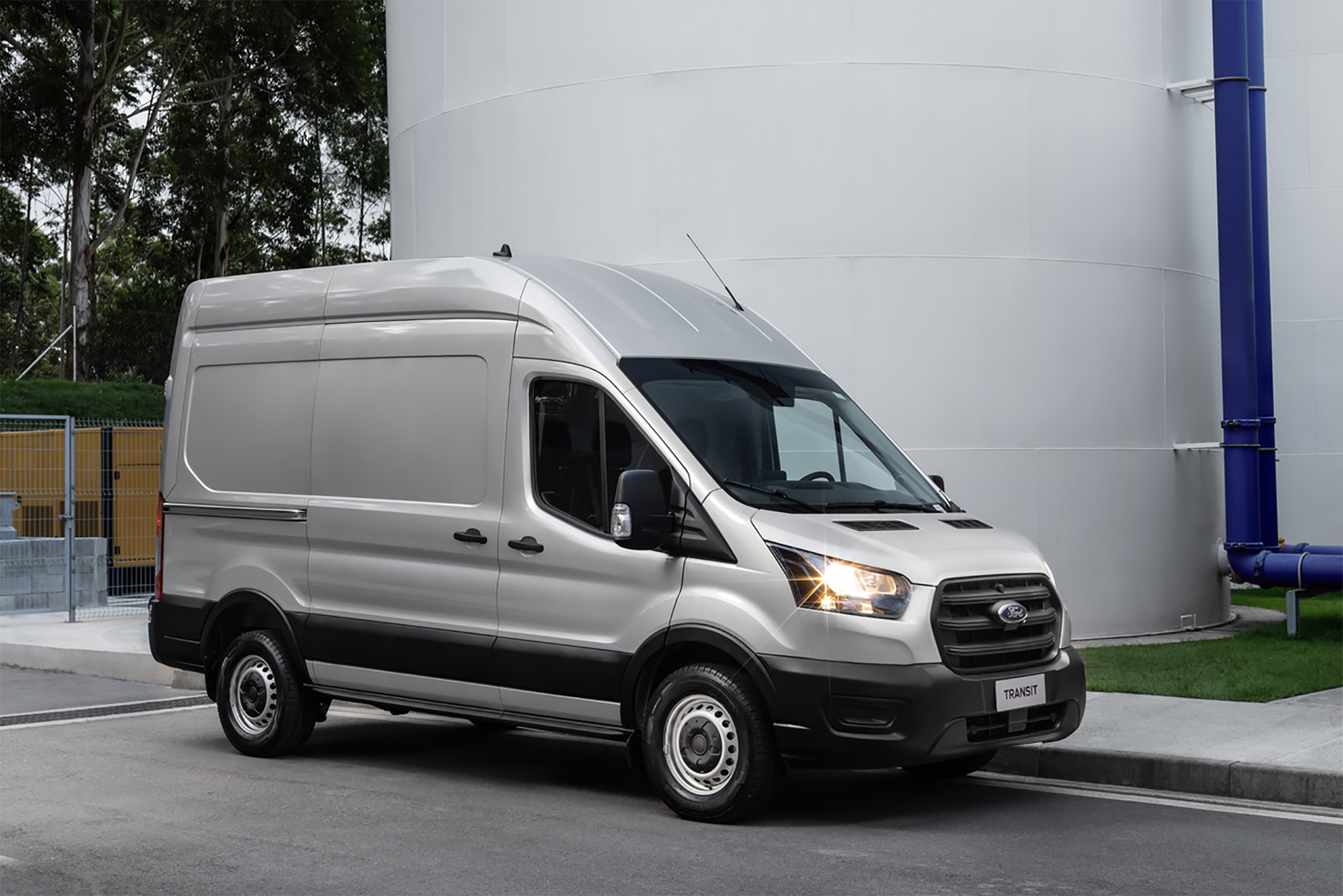 Ford Transit chega a 1.000 unidades vendidas no Brasil