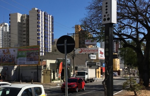 Fotossensores começam a multar em 22 novos pontos de Goiânia; confira