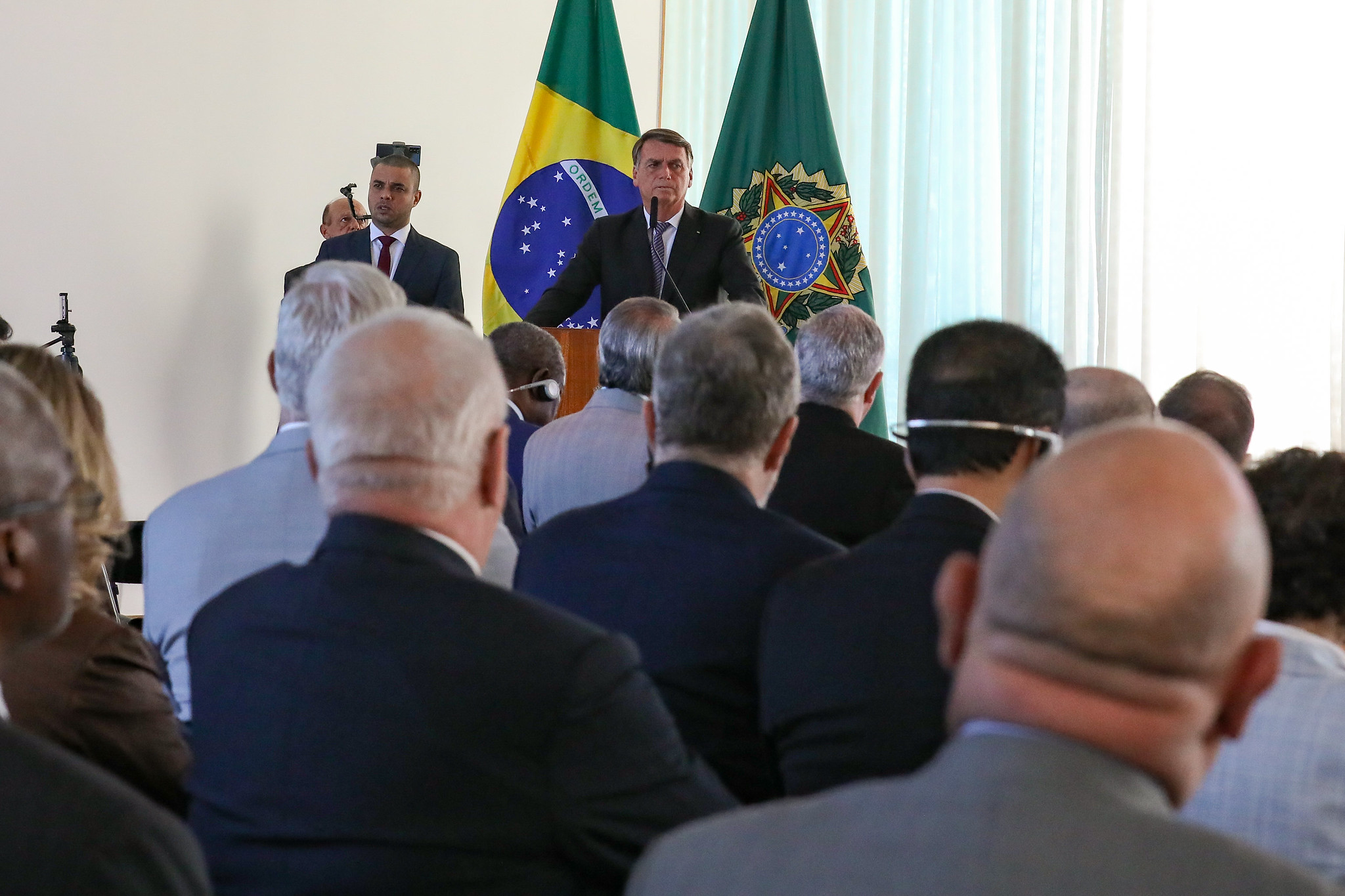 TSE rebate 20 falas de Bolsonaro a embaixadores; veja quais são