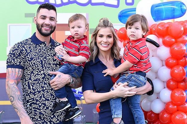 Gusttavo Lima e Andressa Suita comemoram aniversários dos filhos